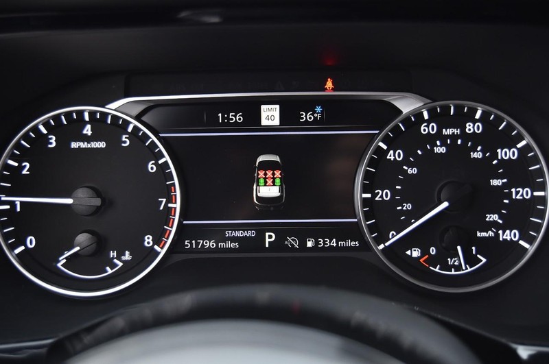 Nissan Pathfinder Vehicle Image 12