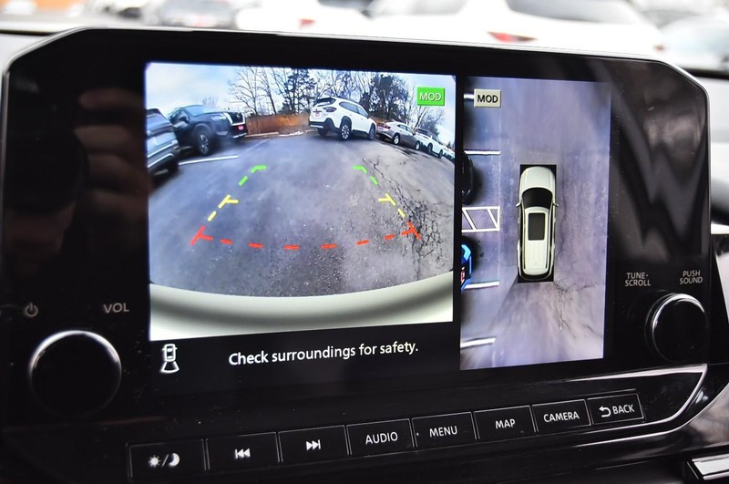 Nissan Pathfinder Vehicle Image 13