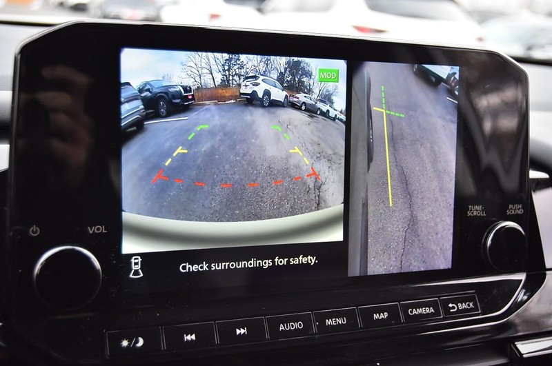 Nissan Pathfinder Vehicle Image 14