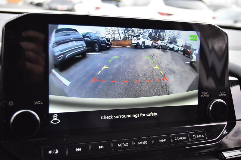 Nissan Pathfinder Vehicle Image 15