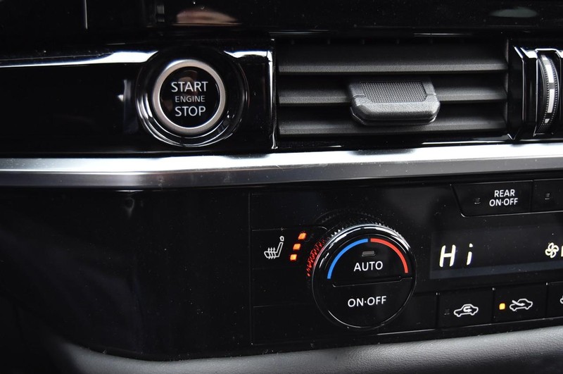 Nissan Pathfinder Vehicle Image 18