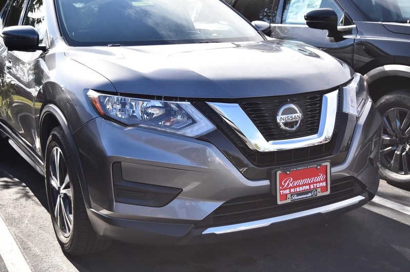 Nissan Rogue Vehicle Image 02