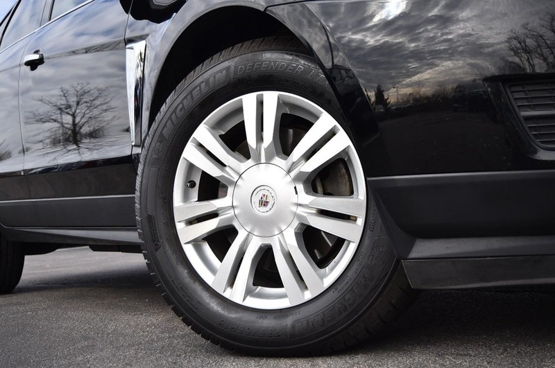 Cadillac SRX Vehicle Full-screen Gallery Image 3