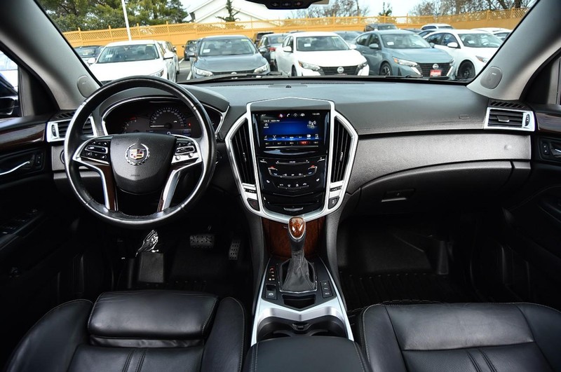Cadillac SRX Vehicle Full-screen Gallery Image 8