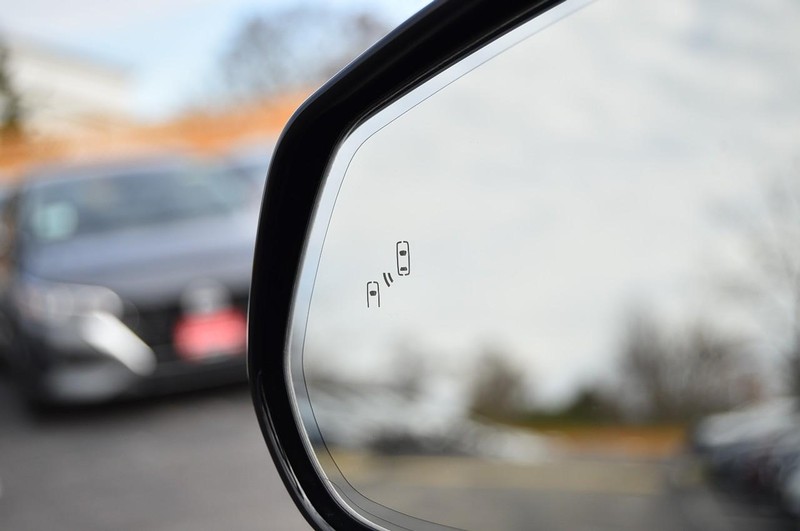 Cadillac SRX Vehicle Full-screen Gallery Image 11