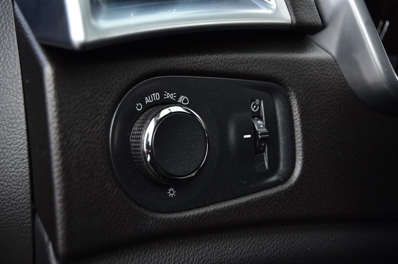 Cadillac SRX Vehicle Full-screen Gallery Image 12