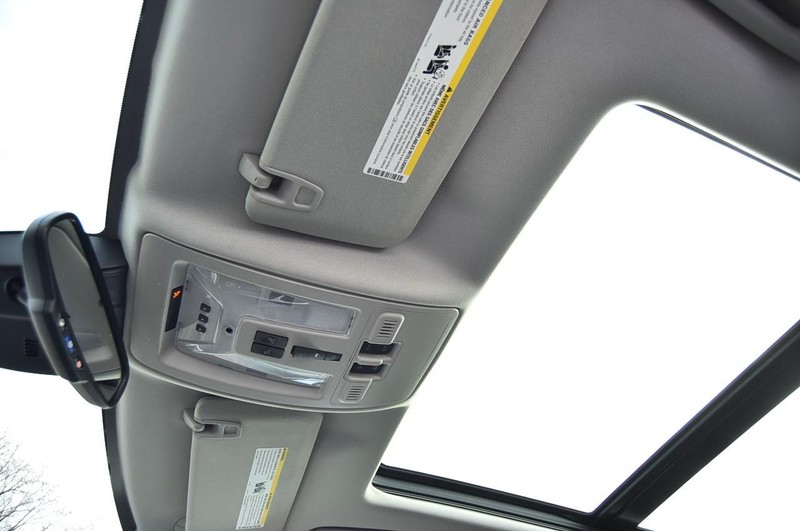 Cadillac SRX Vehicle Full-screen Gallery Image 22