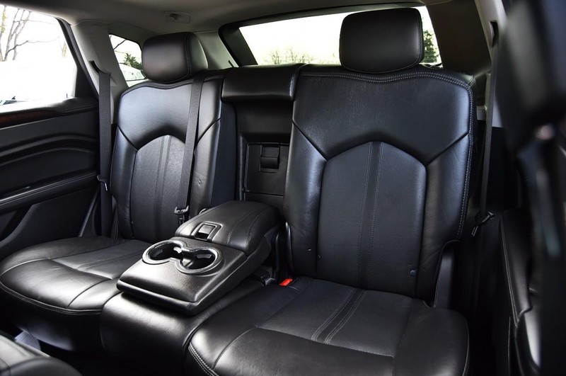 Cadillac SRX Vehicle Full-screen Gallery Image 23