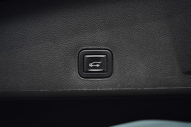 Cadillac SRX Vehicle Full-screen Gallery Image 26