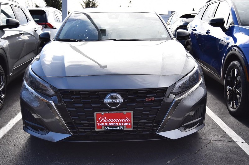 Nissan Altima Vehicle Image 03