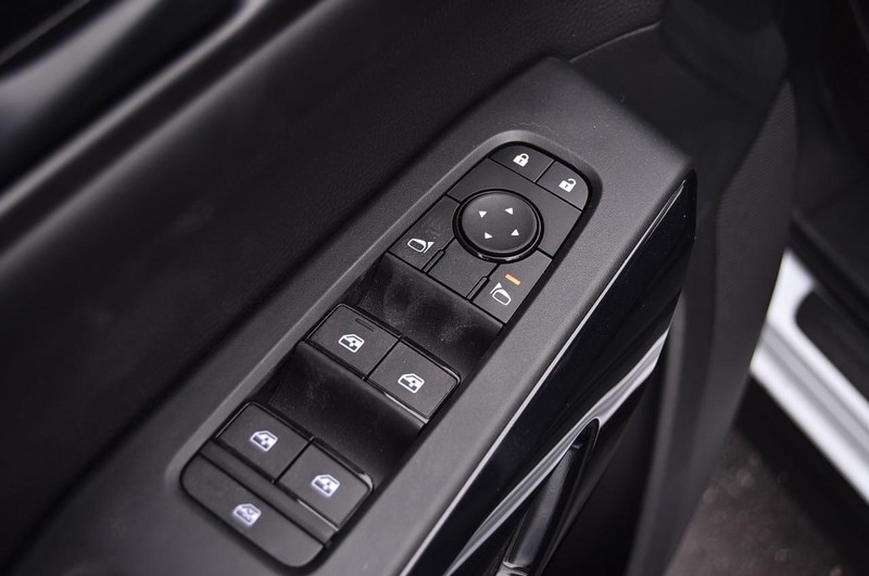 Nissan Pathfinder Vehicle Image 09