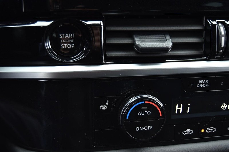 Nissan Pathfinder Vehicle Image 15