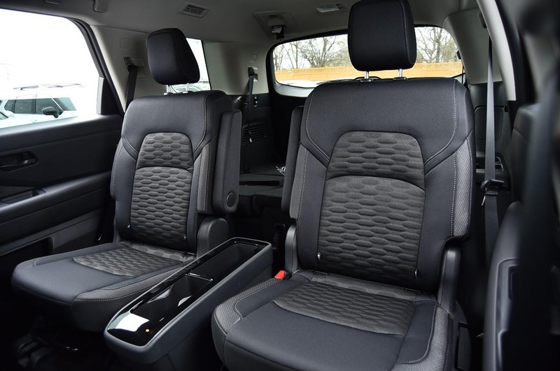 Nissan Pathfinder Vehicle Image 23