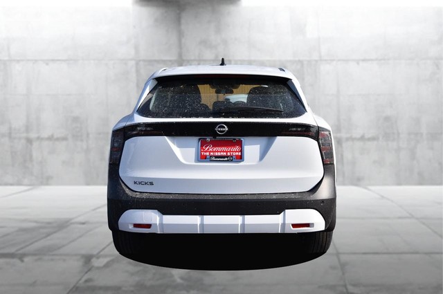 Nissan Kicks Vehicle Image 06