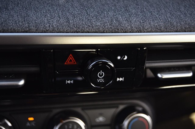 Nissan Kicks Vehicle Image 15