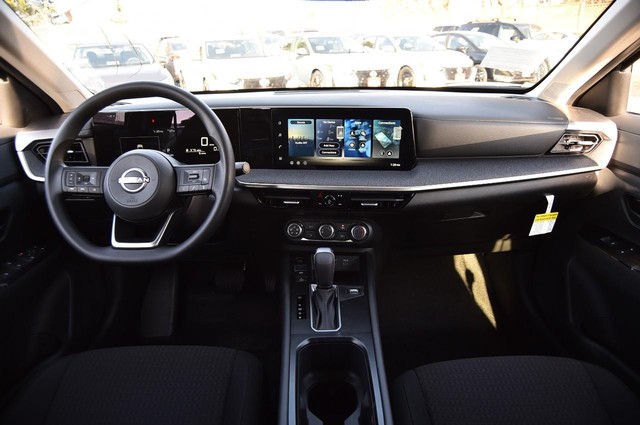 Nissan Kicks Vehicle Image 08