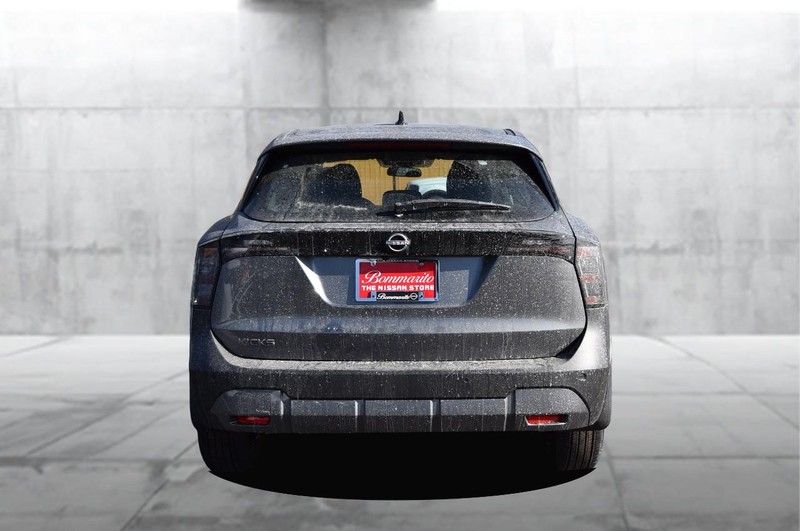 Nissan Kicks Vehicle Image 06