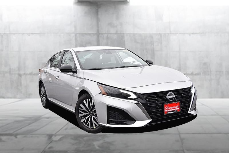 Nissan Altima Vehicle Image 02