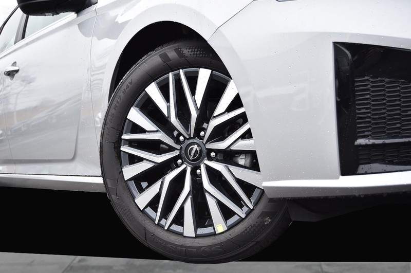 Nissan Altima Vehicle Image 03