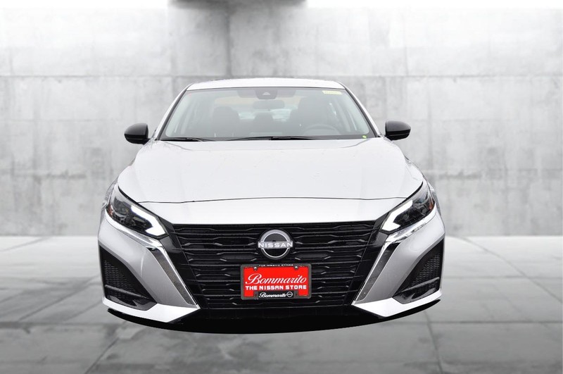 Nissan Altima Vehicle Image 04