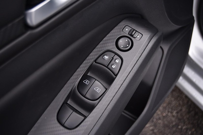 Nissan Altima Vehicle Image 09