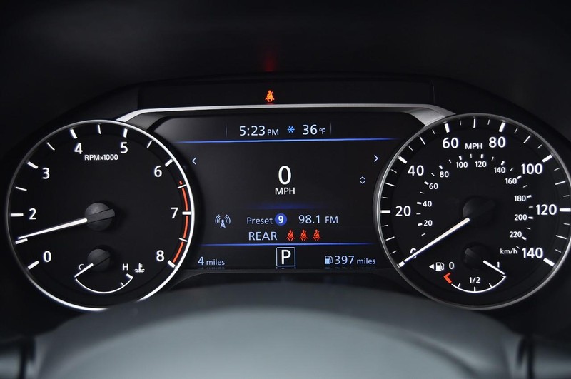 Nissan Altima Vehicle Image 12