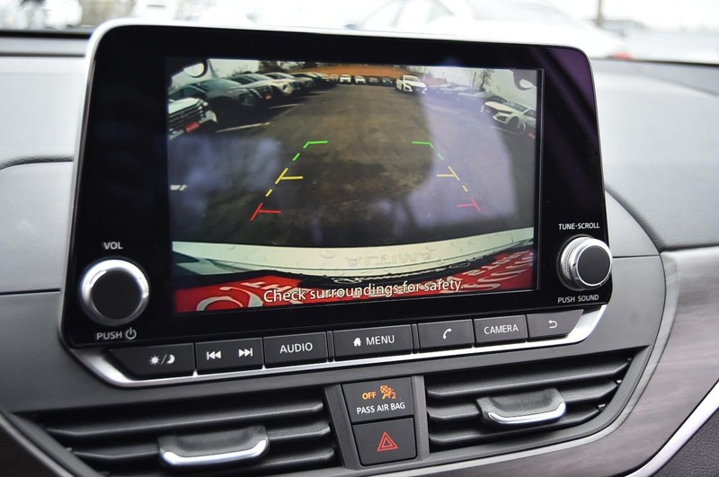 Nissan Altima Vehicle Image 13