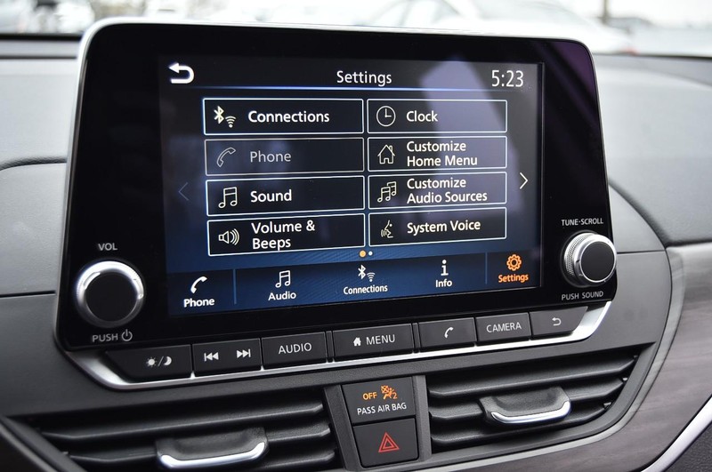 Nissan Altima Vehicle Image 14