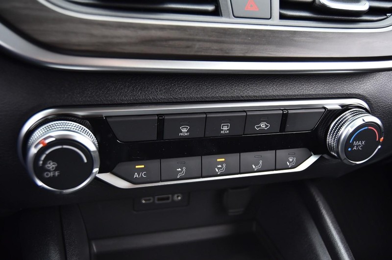 Nissan Altima Vehicle Image 15