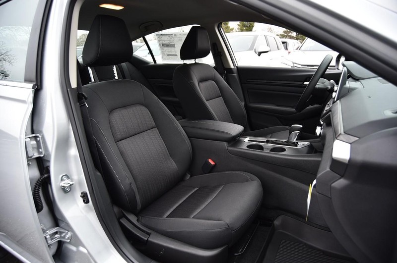 Nissan Altima Vehicle Image 20