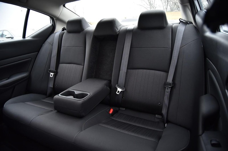 Nissan Altima Vehicle Image 21