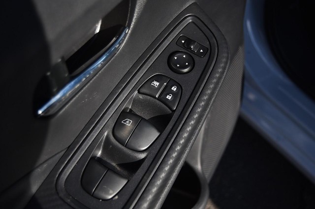 Nissan Versa Vehicle Image 09