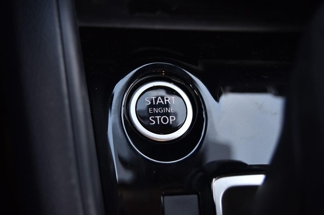 Nissan Versa Vehicle Image 16