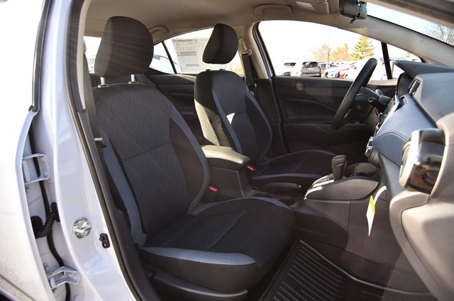 Nissan Versa Vehicle Image 19