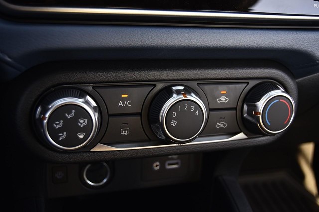 Nissan Versa Vehicle Image 14