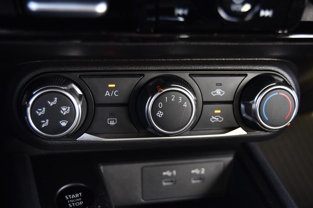 Nissan Kicks Vehicle Image 16