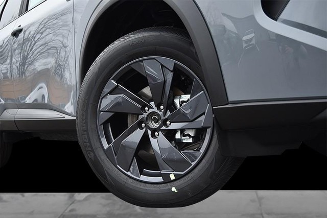 Nissan Rogue Vehicle Image 03