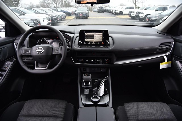 Nissan Rogue Vehicle Image 08