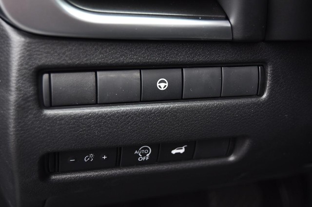 Nissan Rogue Vehicle Image 11