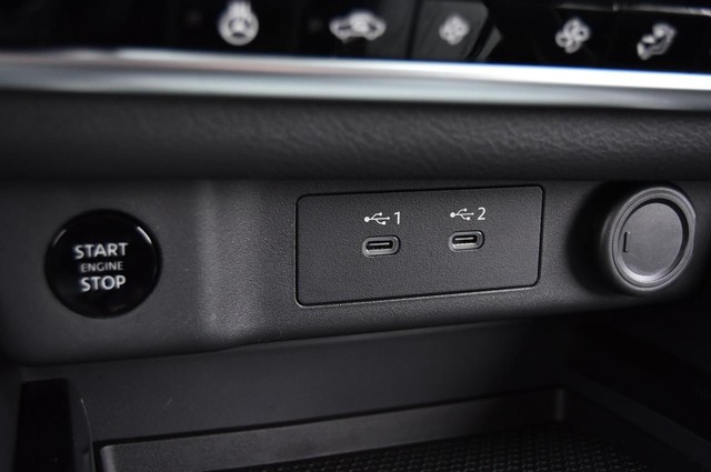 Nissan Rogue Vehicle Image 16