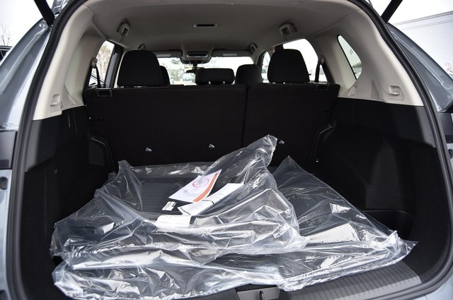 Nissan Rogue Vehicle Image 24