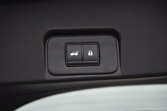 Nissan Rogue Vehicle Image 25