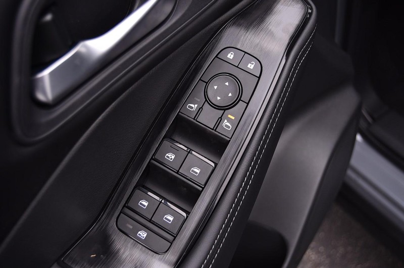 Nissan Rogue Vehicle Image 09