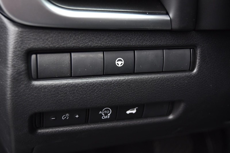 Nissan Rogue Vehicle Image 11