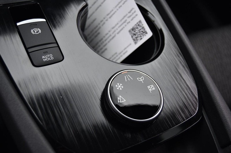 Nissan Rogue Vehicle Image 17