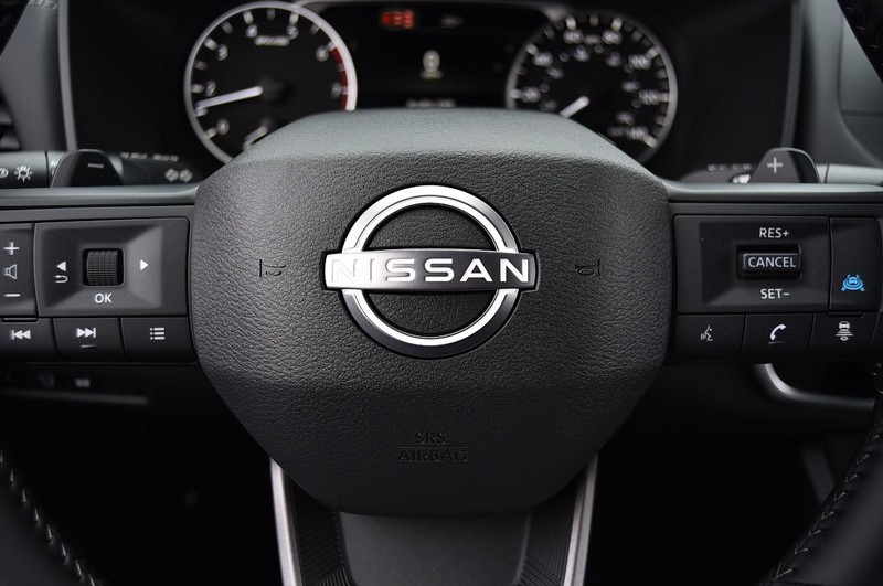 Nissan Rogue Vehicle Image 18