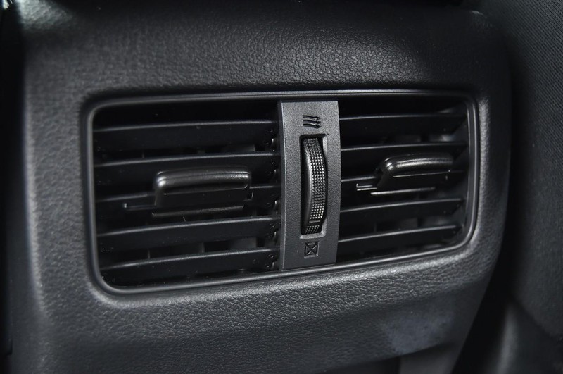 Nissan Rogue Vehicle Image 22