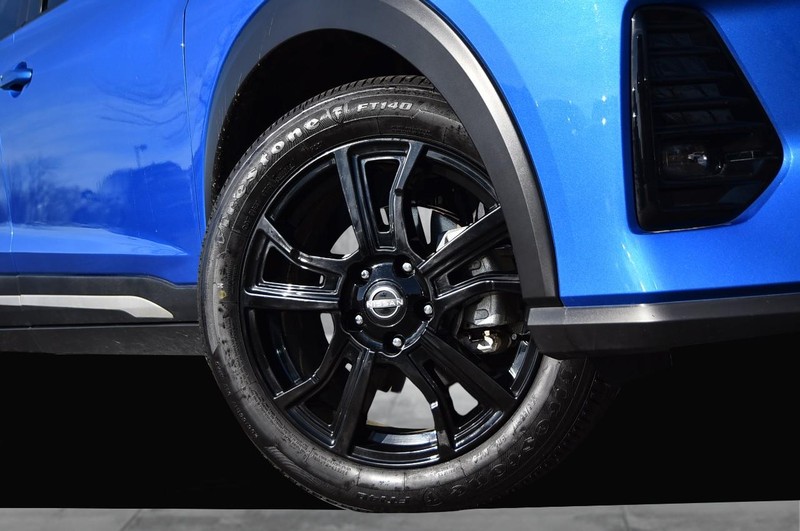 Nissan Kicks Vehicle Image 03