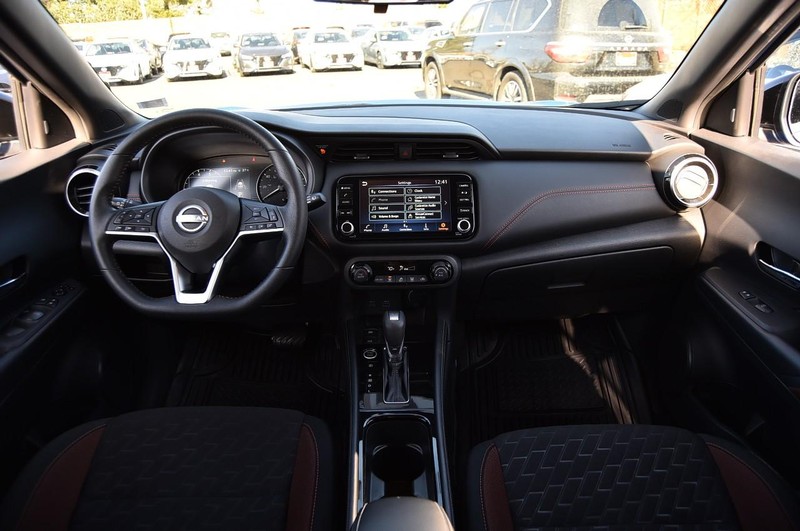 Nissan Kicks Vehicle Image 08