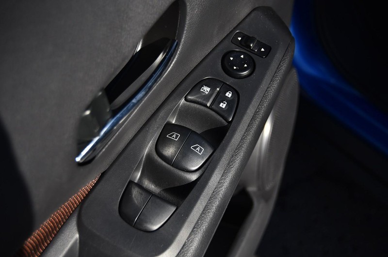 Nissan Kicks Vehicle Image 09